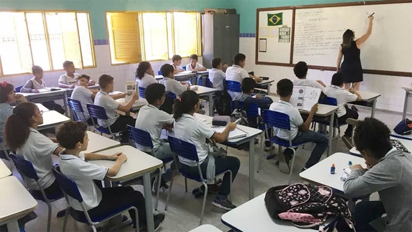 Imagem 1 - Melhores salários no setor da Educação do Nordeste são pagos no Rio Grande do Norte. As estatísticas do Cadastro Central de Empresas (Cempre) 2020, divulgadas nesta segunda-feira (27), pelo IBGE, mostram que no ano em questão, os ocupados assalariados que exerceram atividades na Educação no estado Rio Grande do Norte ganharam, em média, R$ 4.163,18. Com esses valores, os salários médios mensais pagos nas atividades econômicas relacionadas à Educação no Rio Grande do Norte são os maiores do Nordeste e o quarto maior do Brasil. Imagem 1 - Melhores salários no setor da Educação do Nordeste são pagos no Rio Grande do Norte. As estatísticas do Cadastro Central de Empresas (Cempre) 2020, divulgadas nesta segunda-feira (27), pelo IBGE, mostram que no ano em questão, os ocupados assalariados que exerceram atividades na Educação no estado Rio Grande do Norte ganharam, em média, R$ 4.163,18. Com esses valores, os salários médios mensais pagos nas atividades econômicas relacionadas à Educação no Rio Grande do Norte são os maiores do Nordeste e o quarto maior do Brasil.