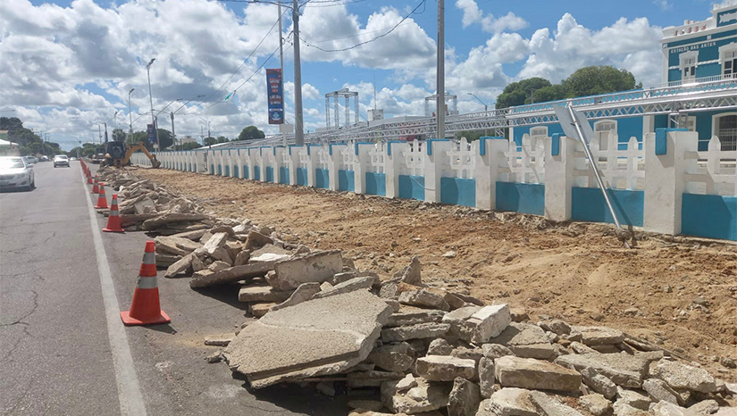 Imagem 1 - Obras do Corredor Cultural são retomadas pela Prefeitura de Mossoró. Seguem em obras: Memorial da Resistência de Mossoró, Teatro Municipal Dix-huit Rosado e Estação das Artes Elizeu Ventania. De acordo com o secretário de Infraestrutura, Rodrigo Lima, as obras seguem o cronograma já previsto com o encerramento do "Mossoró Cidade Junina". "Fizemos força-tarefa e entregamos a parte externa das obras em tempo recorde para realização do MCJ e agora com o encerramento do evento, as obras retomam para garantir a completa recuperação dos equipamentos públicos", disse. Imagem 1 - Obras do Corredor Cultural são retomadas pela Prefeitura de Mossoró. Seguem em obras: Memorial da Resistência de Mossoró, Teatro Municipal Dix-huit Rosado e Estação das Artes Elizeu Ventania. De acordo com o secretário de Infraestrutura, Rodrigo Lima, as obras seguem o cronograma já previsto com o encerramento do "Mossoró Cidade Junina". "Fizemos força-tarefa e entregamos a parte externa das obras em tempo recorde para realização do MCJ e agora com o encerramento do evento, as obras retomam para garantir a completa recuperação dos equipamentos públicos", disse.