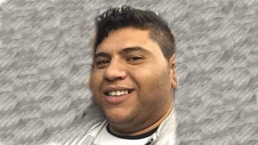 Imagem 1 - Gordo, de 28 anos, é o que se sabe do nome da vítima até agora. Ele estava no estacionamento do Bar do Gago quando sofreu mais de 30 tiros. A PM local não identificou os assassinos e o caso, assim como todos os outros, serão investigados pela Polícia Civil Imagem 1 - Gordo, de 28 anos, é o que se sabe do nome da vítima até agora. Ele estava no estacionamento do Bar do Gago quando sofreu mais de 30 tiros. A PM local não identificou os assassinos e o caso, assim como todos os outros, serão investigados pela Polícia Civil