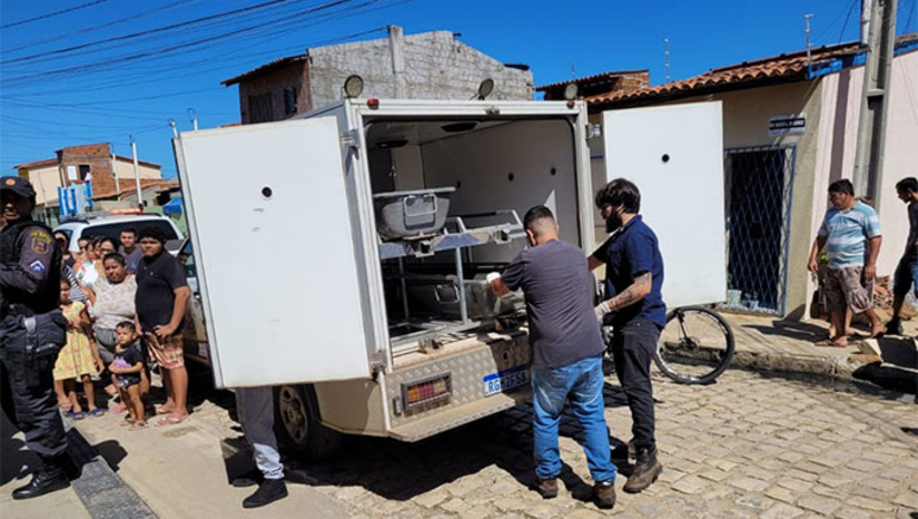 Imagem 1 - A Polícia Militar relatou que no chamado ter sido informada que Leido, como é mais conhecido, chegou à casa da ex-mulher Ana Carolina, de quem estava separados há cerca de 30 dias, e a esfaqueou por não aceitar o fim do relacionamento(Foto Pádua Jr.) Imagem 1 - A Polícia Militar relatou que no chamado ter sido informada que Leido, como é mais conhecido, chegou à casa da ex-mulher Ana Carolina, de quem estava separados há cerca de 30 dias, e a esfaqueou por não aceitar o fim do relacionamento(Foto Pádua Jr.)