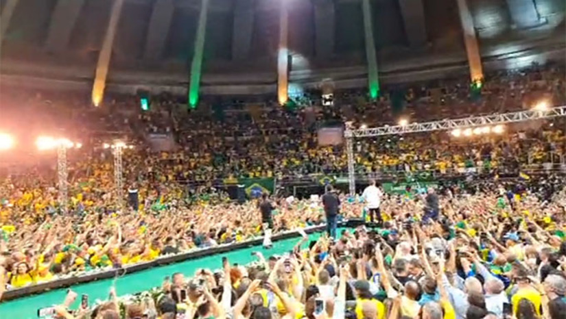 Imagem 1 -  Em seu discursos de mais de uma hora, Bolsonaro tentou passar a ideia que apoia as mulheres, os pobres os nordestinos. Disse que Lula é bandido e convocou seus seguidores para um último protesto contra o STF:  “Nós somos maioria, nós somos do bem, nós temos liberdade para lutar pela nossa pátria. Convoco todos vocês agora, para que todo mundo, no 7 de setembro, vá às ruas pela última vez".