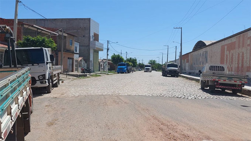 Imagem 1 - As obras Iniciam pela rua Anatália de Melo Alves, no trecho de calçamento, após o galpão da Rede A Construtora. Depois segue por outras ruas, levando o benefício a pelo menos 200 residências do bairro Imagem 1 - As obras Iniciam pela rua Anatália de Melo Alves, no trecho de calçamento, após o galpão da Rede A Construtora. Depois segue por outras ruas, levando o benefício a pelo menos 200 residências do bairro