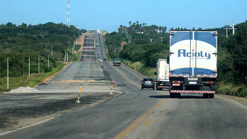 Imagem 1 -  Além vetar como prioridade a duplicação da BR 304 e a construção do Cinturão das Águas, Bolsonaro também vetou a construção da BR 437, interligando as BRs 405 a 116, em Mossoró, a recuperação da BR 104, em Lajes e a conclusão da Reta Tabajara, em Macaíba (Foto Canindé Soares)