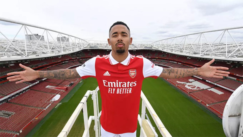 Imagem 1 -  A edição 2022/2023 da Premier League inglesa tem um total de vinte e três brasileiros em campo. Espalhados por onze clubes diferentes, os jogadores querem repetir o feito de Gabriel Jesus, Éderson e Fernandinho, campeões com o Manchester City na última temporada. Além disso, vários desses atletas buscam garantir um lugar entre os convocados do técnico Tite para a Copa do Mundo no final do ano.