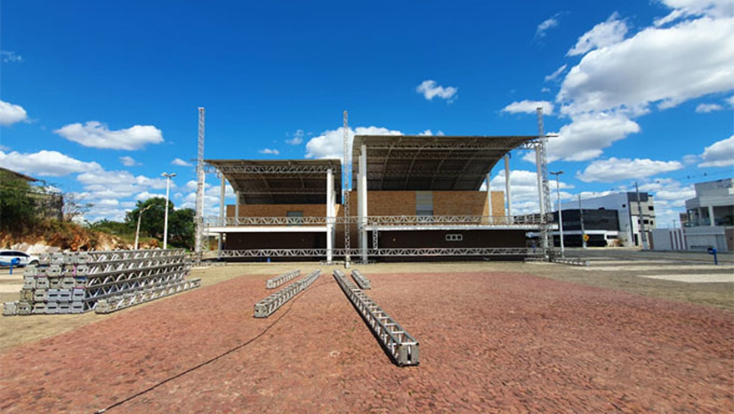 Imagem 1 - Evento está agendado para ocorrer do dia 26 de agosto a 5 de setembro, quando o município comemora 166 anos de emancipação política, na Praça de Eventos de Pau dos Ferros. Este ano, a prefeita Mariana Almeida preparou estrutura para receber 300 mil pessoas durante os 9 dias de festa Imagem 1 - Evento está agendado para ocorrer do dia 26 de agosto a 5 de setembro, quando o município comemora 166 anos de emancipação política, na Praça de Eventos de Pau dos Ferros. Este ano, a prefeita Mariana Almeida preparou estrutura para receber 300 mil pessoas durante os 9 dias de festa
