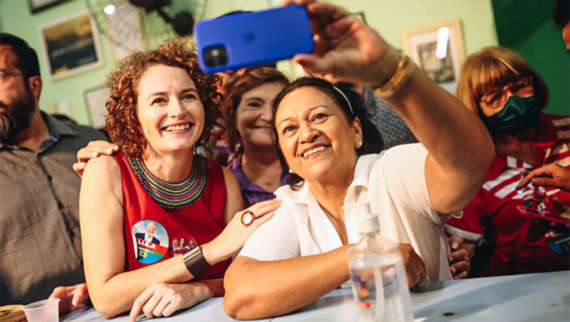 Imagem 1 - A deputada Isolda Dantas, na corrida pela sua reeleição e da governadora Fátima, mostra as leis que aprovou (como o Pecafes) e a construção das escolas técnicas no RN, assim como a necessidade de o ex-presidente Lula voltar ao poder para reorganizar a administração brasileira, que ela considera danosa a vida em sociedade em todos os sentidos. Mineiro também vai participar da movimentação. A Carreata começa em frente ao Aeroporto de 17 horas e segue por seis bairros na zona sul de Mossoró Imagem 1 - A deputada Isolda Dantas, na corrida pela sua reeleição e da governadora Fátima, mostra as leis que aprovou (como o Pecafes) e a construção das escolas técnicas no RN, assim como a necessidade de o ex-presidente Lula voltar ao poder para reorganizar a administração brasileira, que ela considera danosa a vida em sociedade em todos os sentidos. Mineiro também vai participar da movimentação. A Carreata começa em frente ao Aeroporto de 17 horas e segue por seis bairros na zona sul de Mossoró