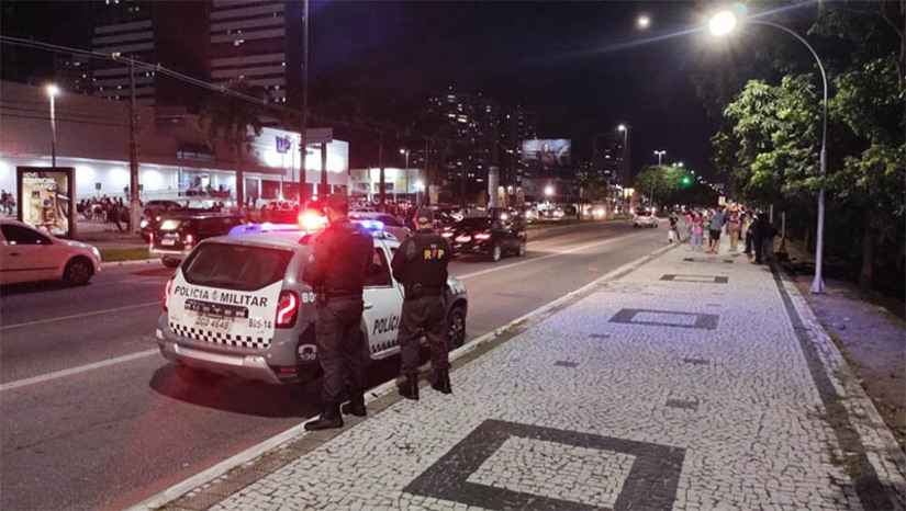 Imagem 1 -  RN é o estado do Nordeste com maior redução no número de assassinatos no primeiro semestre de 2022. Com uma redução de 18% quando comparado com os primeiros seis meses de 2021, o Estado também é o segundo do Brasil com maior redução nos crimes de homicídios dolosos (incluindo os feminicídios), latrocínios (roubos seguidos de morte) e as lesões corporais seguidas de morte. No somatório destes tipos criminais, o Rio Grande do Norte contabilizou 633 homicídios nos primeiros seis meses de 2021. Entretanto, no mesmo período deste ano, foram registrados 520 assassinatos. Os dados são do Monitor da Violência.