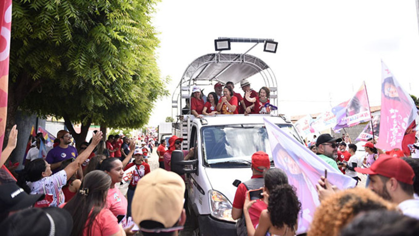 Imagem 1 -  Começou pelo município de Patu, onde foi recebida pelo prefeito Rivelino Câmara. Depois passou por Messias Targino, Janduis, Campo Grande e Upanema, tendo encerrado a sexta-feira, 2, de carreata no bairro Santo Antônio, Mossoró. Neste final de semana, pretende está em Tibau, Grossos, Portalegre e, entre outras cidades, o município de Apodi, onde será recebida pelo prefeito Alan Silveira