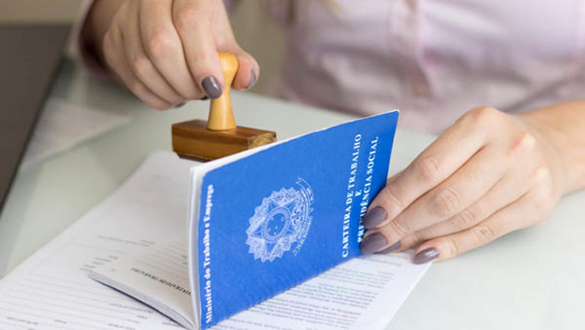 Imagem 1 -  O Rio Grande do Norte tem a segunda menor taxa de informalidade do Nordeste. O dado consta na Pesquisa Nacional por Amostra de Domicílios (PNAD) Contínua no segundo trimestre de 2022. No período, a taxa de informalidade no estado ficou em 46,3%, atrás apenas de Alagoas, com índice em 45,2%. Em números absolutos, havia 638 mil potiguares trabalhando na informalidade, no segundo trimestre de 2022, de um total de 1,377 milhão de trabalhadores no estado.