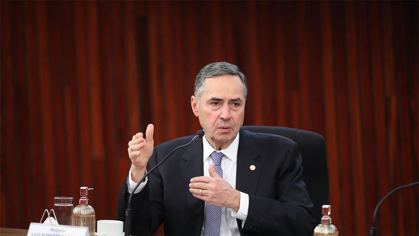 Imagem 1 - O caso começou a ser julgado no plenário virtual do Supremo nesta sexta-feira (9), em sessão marcada para durar até 16 de setembro. Barroso foi o primeiro a votar pela manutenção da liminar suspendendo, sendo acompanhado por Ricardo Lewankwski, Alexandre de Morais, Dias Toffoli e Carmém Lúcia. Neste domingo, o ministro André Mendonça votou contra. Faltam os votos de Nunes Marques, Luiz Fux, Rosa Weber e Gilmar Mendes. Imagem 1 - O caso começou a ser julgado no plenário virtual do Supremo nesta sexta-feira (9), em sessão marcada para durar até 16 de setembro. Barroso foi o primeiro a votar pela manutenção da liminar suspendendo, sendo acompanhado por Ricardo Lewankwski, Alexandre de Morais, Dias Toffoli e Carmém Lúcia. Neste domingo, o ministro André Mendonça votou contra. Faltam os votos de Nunes Marques, Luiz Fux, Rosa Weber e Gilmar Mendes.