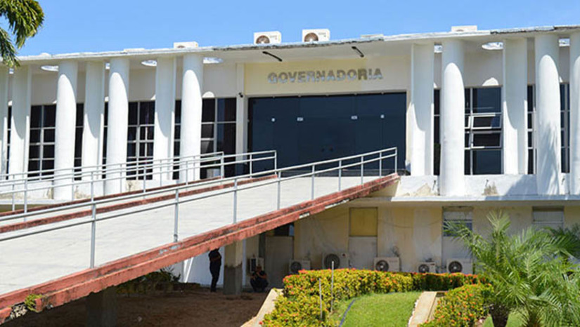 Imagem 1 -  Primeira parcela do décimo terceiro salário dos servidores do RN será paga no dia 30 de setembro. O pagamento do décimo seguirá os mesmos critérios do pagamento da folha mensal com  o adiantamento de 30% da gratificação natalina para quem ganha até R$ 4 mil, brutos, e todo o pessoal das forças de segurança, independente de faixa salarial. Quem ganha acima de R$ 4 mil receberá a primeira parcela de 30% no dia 30 de novembro. Os 70% restantes serão depositados em dezembro, quitando, assim, o pagamento do 13° da totalidade dos servidores. 