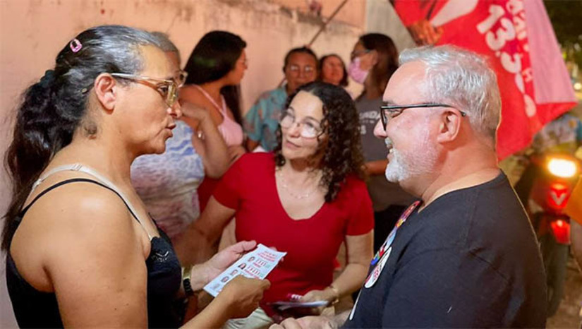 Imagem 1 -  Segundo Marleide Cunha, que professora e atualmente vereadora, com esta medida e um pouco de estrutura nas escolas, será possível que os professores consigam ensinar melhor e os alunos apreenderem mais.  Ela também pensa em fortalecer a rede de saúde mental. Ela destaca também a necessidade de ser ter um olhar especial para quem vive em situação de rua, construindo albergues para cuidar destas pessoas com mais humanidade.  “Não são tratados como gente e precisamos mudar, trata-los com respeito”, destaca a vereadora candidata a deputada estadual pelo PT de Mossoró, lembrando que mais propostas podem ser vistas em suas redes sociais.