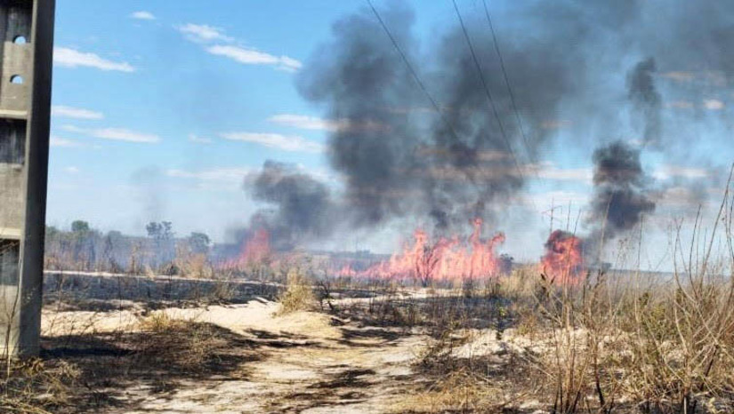 Imagem 1 - Cosern prepara guia com orientações de segurança sobre incêndios próximos à rede elétrica. Cosern prepara guia com orientações de segurança sobre incêndios próximos à rede elétrica Imagem 1 - Cosern prepara guia com orientações de segurança sobre incêndios próximos à rede elétrica. Cosern prepara guia com orientações de segurança sobre incêndios próximos à rede elétrica