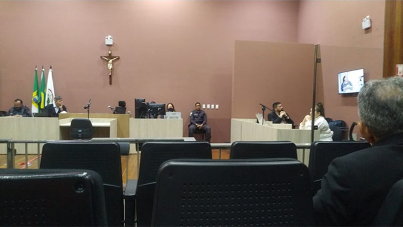 Imagem 1 - A vítima Davi Lucas, de 42 dias de vida, especial, foi assassinado por volta de meia noite do dia 18 de dezembro de 2014, dentro do hospital em Mossoró-RN. A mãe dele, Aline Yorrane da Silva Andrade, foi denunciada e aguardou o julgamento em liberdade. O promotor do caso, disse que não havia provas no processo que apontasse que Aline Yorrane matou o filho. Segundo ele, a mãe estava com acompanhante no quarto e o processo não define quem das duas matou a criança. Defesa e Acusação não demonstraram interesse em recorrer da decisão do TJP. Imagem 1 - A vítima Davi Lucas, de 42 dias de vida, especial, foi assassinado por volta de meia noite do dia 18 de dezembro de 2014, dentro do hospital em Mossoró-RN. A mãe dele, Aline Yorrane da Silva Andrade, foi denunciada e aguardou o julgamento em liberdade. O promotor do caso, disse que não havia provas no processo que apontasse que Aline Yorrane matou o filho. Segundo ele, a mãe estava com acompanhante no quarto e o processo não define quem das duas matou a criança. Defesa e Acusação não demonstraram interesse em recorrer da decisão do TJP.