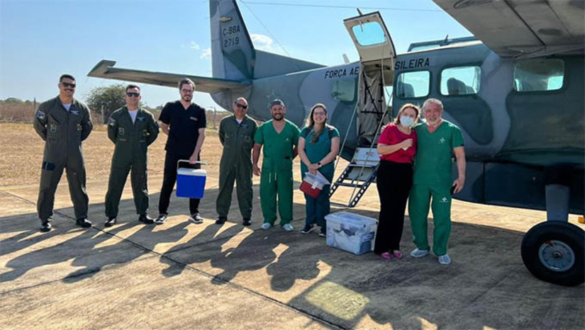Imagem 1 - Esta é a nona captação de órgãos realizada no Hospital Regional Tarcísio Maia, em 2022. Vai para pacientes que estão em fila aguardando em Natal (coração, córneas e rins) e para um paciente de Fortaleza (fígado). Operação mobilizou dezenas de profissionais de saúde, Força Aérea Brasileira e aviões dos Governos do RN e do Ceará, além de batedores do aeroporto aos hospitais Imagem 1 - Esta é a nona captação de órgãos realizada no Hospital Regional Tarcísio Maia, em 2022. Vai para pacientes que estão em fila aguardando em Natal (coração, córneas e rins) e para um paciente de Fortaleza (fígado). Operação mobilizou dezenas de profissionais de saúde, Força Aérea Brasileira e aviões dos Governos do RN e do Ceará, além de batedores do aeroporto aos hospitais