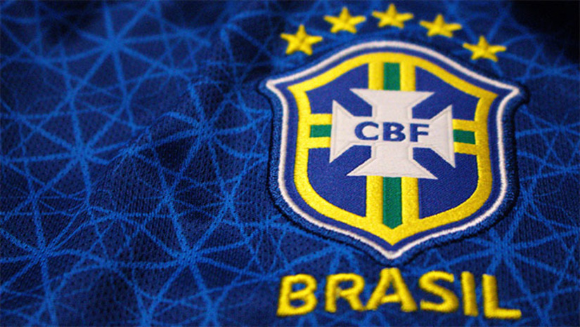 Imagem 1 -  Restando pouco mais de um mês para o início do Mundial 2022, a equipe comandada pelo técnico Tite chegará ao Catar como uma das favoritas ao título, tanto na opinião de torcedores e jornalistas especializados quanto nas listas das casas de apostas. Com uma cotação de 5,00, o time canarinho é seguido de perto pela Argentina, França e Inglaterra, todas com 7,50 (11/10).   Para embalar de vez a torcida pelo hexa, que tal refrescar a memória com as mais emocionantes vitórias do Brasil na maior competição de futebol do planeta? Do primeiro título ao pentacampeonato, cinco jogos ficaram marcados para sempre na história da Seleção.