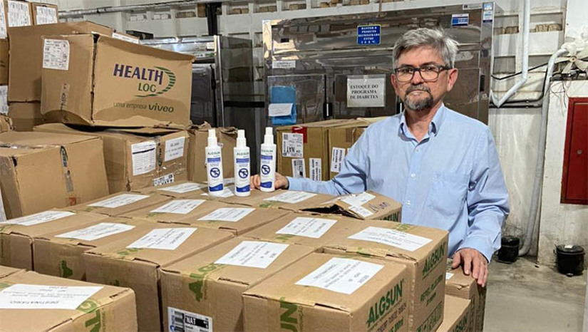 Imagem 1 -  Sesap vai distribuir repelentes para grávidas com o objetivo de reforçar a prevenção contra o Zika Vírus. Os casos de Zika durante a gestação são especialmente preocupantes devido à possibilidade de ocorrência de síndrome congênita associada ao Zika Vírus, com destaque para a microcefalia. Além do uso do repelente, a Sesap recomenda que as gestantes deem preferência a roupas compridas, que cubram o corpo, para se proteger contra picadas do mosquito Aedes Aegypt. Essas medidas devem ser combinadas aos cuidados relacionados à eliminação de possíveis criadouros do mosquito, que devem ser adotados por toda a população.