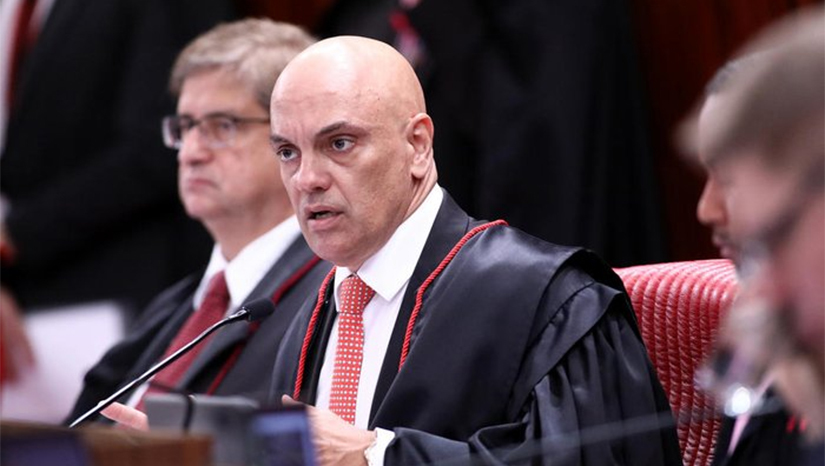 Imagem 1 - Moraes suspende inquéritos do Cade e da PF contra institutos de pesquisa . Para o ministro, nem a PF e nem o Cade têm competência para apurar o caso. Além disso, ambas as investigações aparentam ter falta de justa causa, segundo Moraes, que fale em “abuso de poder”. Patente, portanto, a competência desta corte eleitoral para, no exercício de seu poder de polícia, fazer cessar as indevidas determinações realizadas por órgãos incompetentes e com indicativos de abuso de poder político e desvio de finalidade.Trecho da decisão de Alexandre de Moraes Imagem 1 - Moraes suspende inquéritos do Cade e da PF contra institutos de pesquisa . Para o ministro, nem a PF e nem o Cade têm competência para apurar o caso. Além disso, ambas as investigações aparentam ter falta de justa causa, segundo Moraes, que fale em “abuso de poder”. Patente, portanto, a competência desta corte eleitoral para, no exercício de seu poder de polícia, fazer cessar as indevidas determinações realizadas por órgãos incompetentes e com indicativos de abuso de poder político e desvio de finalidade.Trecho da decisão de Alexandre de Moraes