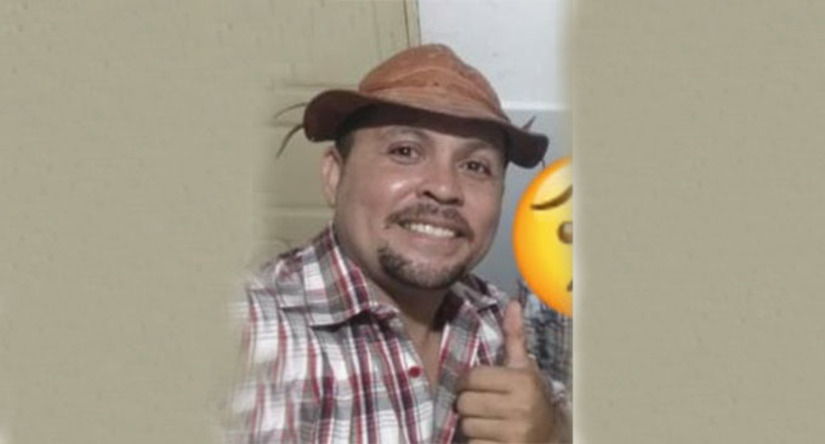 Imagem 1 - Keka estava no seu negócio, montado em casa, quando o casal latrocida chegou e pediu um açair. Após a vítima embalar o produto para viagem, os criminosos anunciaram o assalto. Keka tentou se refugiar dentro de casa e foi baleado e morto. Após o crime, o casal fugiu numa moto vermelha. QUEM tiver informações que possam levar a Polícia aos criminosos, devem ligar 191 ou 181. Imagem 1 - Keka estava no seu negócio, montado em casa, quando o casal latrocida chegou e pediu um açair. Após a vítima embalar o produto para viagem, os criminosos anunciaram o assalto. Keka tentou se refugiar dentro de casa e foi baleado e morto. Após o crime, o casal fugiu numa moto vermelha. QUEM tiver informações que possam levar a Polícia aos criminosos, devem ligar 191 ou 181.