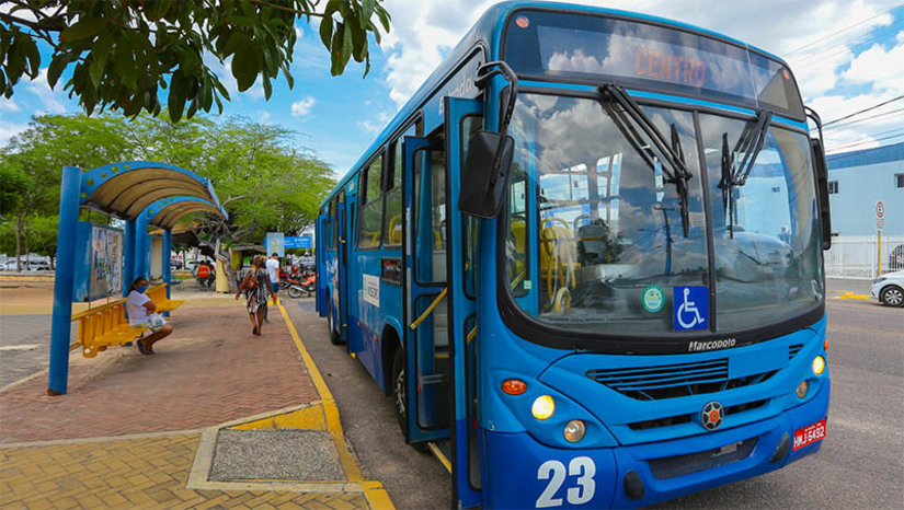 Imagem 1 - PMM garante a gratuidade do transporte público nas eleições do próximo domingo (30). Todas as regiões da cidade serão contempladas. A medida tem como objetivo facilitar e garantir o deslocamento dos eleitores em um dia de extrema relevância para a democracia do país. Ainda segundo a prefeitura, o sistema funcionará com passe livre, catraca liberada à população geral durante todo o período de votação, que será das 8h às 17h. Imagem 1 - PMM garante a gratuidade do transporte público nas eleições do próximo domingo (30). Todas as regiões da cidade serão contempladas. A medida tem como objetivo facilitar e garantir o deslocamento dos eleitores em um dia de extrema relevância para a democracia do país. Ainda segundo a prefeitura, o sistema funcionará com passe livre, catraca liberada à população geral durante todo o período de votação, que será das 8h às 17h.
