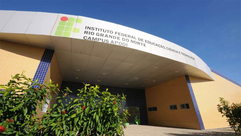Imagem 1 -  IFRN publica edital com mais de 1000 vagas para cursos técnicos de nível médio na modalidade subsequente. As oportunidades são para ingresso no primeiro semestre letivo de 2023. São 1080 vagas, ofertadas por 13 campi do Instituto, destinadas a quem já concluiu o ensino médio e está em busca de uma formação profissionalizante. As vagas são divididas por listas geral e específicas (cotas) de concorrência. As inscrições para o processo seletivo têm início às 14h do dia 31 de outubro e vão até as 23h59 de 21 de novembro de 2022. A ação deve ser realizada, exclusivamente, de forma on-line, na Área do Candidato do site da Fundação de Apoio ao IFRN (Funcern), realizadora do processo seletivo. 