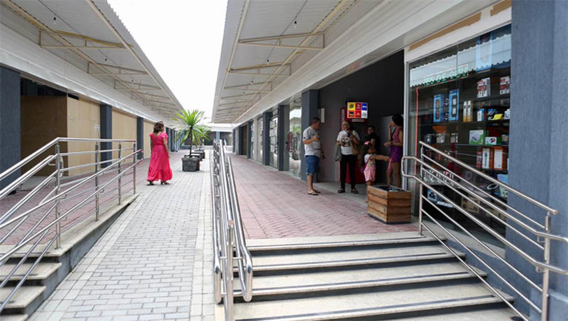 Imagem 1 - Primeiro shopping atacadista do RN deverá gerar até 7 mil empregos. O Natal Moda Shopping foi inaugurado no sábado (5), no município de São Gonçalo do Amarante. O RN tem regime especial nas operações de saída interna ou interestadual de confecções, com redução da carga tributária do ICMS, estabelecido pelo Decreto 31.286 de fevereiro de 2022. Também simplifica e desburocratiza as operações realizadas por microempreendedores que atuam no comércio varejista de confecções. Imagem 1 - Primeiro shopping atacadista do RN deverá gerar até 7 mil empregos. O Natal Moda Shopping foi inaugurado no sábado (5), no município de São Gonçalo do Amarante. O RN tem regime especial nas operações de saída interna ou interestadual de confecções, com redução da carga tributária do ICMS, estabelecido pelo Decreto 31.286 de fevereiro de 2022. Também simplifica e desburocratiza as operações realizadas por microempreendedores que atuam no comércio varejista de confecções.