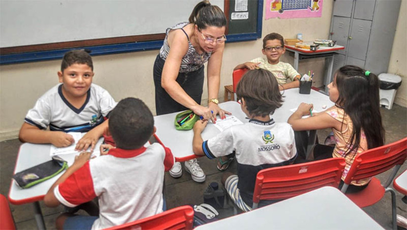 Imagem 1 -  Programa que prevê o maior investimento público na educação de Mossoró será lançado nesta terça, 8. O lançamento do “Mossoró Cidade Educação” acontecerá a partir das 9h, no Ginásio Pedro Ciarlini. O programa contemplará da infraestrutura das escolas e Unidades de Educação Infantil (UEIs) às novas tecnologias; do transporte escolar à formação/capacitação dos profissionais; da valorização do servidor à garantia da merenda escolar das crianças.