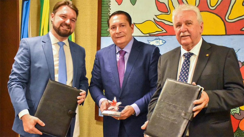 Imagem 1 -  Presidente da Alesc visita a Assembleia do RN e reforça parceria na área de tecnologia da informação. O deputado Moacir Sopelsa (MDB) foi recepcionado pelo presidente da Assembleia Legislativa do Estado do Rio Grande do Norte, deputado Ezequiel Ferreira (PSDB) em reunião que aconteceu na sala da presidência, na manhã desta terça-feira (8). Em 2021 as duas casas legislativas firmaram convênio para que o legislativo potiguar cedesse conhecimento tecnológico através do e-Legis, a ferramenta desenvolvida pela equipe de tecnologia da informação do parlamento potiguar.
