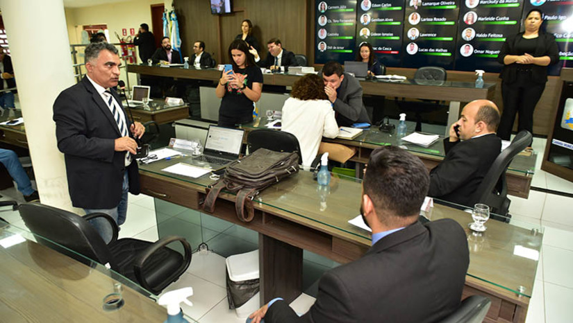 Imagem 1 - Vereadores aprovam 20% vagas em concursos da Prefeitura de Mossoró para pessoas negras. Prevista no Projeto de Lei 240/2021, de autoria da vereadora Marleide Cunha (PT), a medida foi aprovada por unanimidade. O projeto agora segue à Prefeitura para sanção. Segundo texto aprovado, a reserva será aplicada sempre que o número de vagas oferecidas no concurso público for igual ou superior a três. Imagem 1 - Vereadores aprovam 20% vagas em concursos da Prefeitura de Mossoró para pessoas negras. Prevista no Projeto de Lei 240/2021, de autoria da vereadora Marleide Cunha (PT), a medida foi aprovada por unanimidade. O projeto agora segue à Prefeitura para sanção. Segundo texto aprovado, a reserva será aplicada sempre que o número de vagas oferecidas no concurso público for igual ou superior a três.