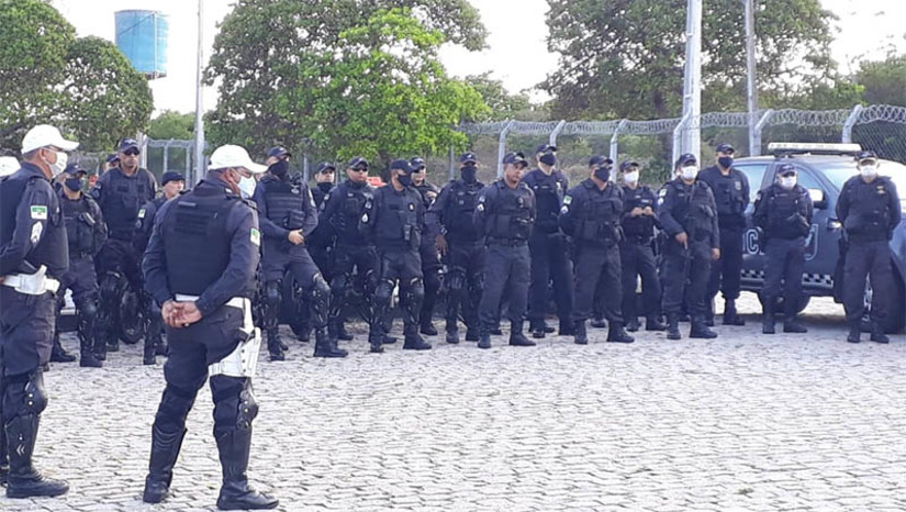 Imagem 1 - 1.400 PMs atuarão na segurança em 40 cidades do RN durante o Enem 2022 . As provas do exame acontecerão nos próximos dois domingos, dias 13 e 20 de novembro. Neste ano, aproximadamente 85 mil inscritos estão aptos a participar do certame, que será realizado em 40 cidades da região Metropolitana e do interior do estado. Pelo menos dois policiais militares estarão em cada um dos 306 locais de prova. Imagem 1 - 1.400 PMs atuarão na segurança em 40 cidades do RN durante o Enem 2022 . As provas do exame acontecerão nos próximos dois domingos, dias 13 e 20 de novembro. Neste ano, aproximadamente 85 mil inscritos estão aptos a participar do certame, que será realizado em 40 cidades da região Metropolitana e do interior do estado. Pelo menos dois policiais militares estarão em cada um dos 306 locais de prova.