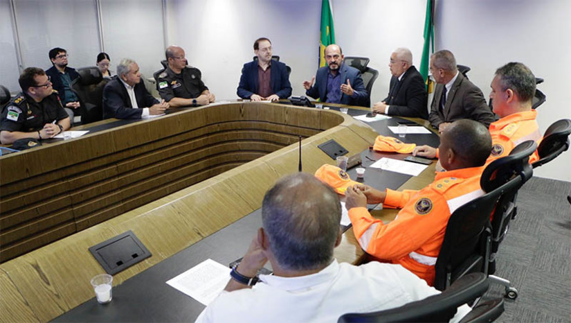 Imagem 1 - PMRN está à disposição para eventual intervenção na Av. Hermes da Fonseca. O Governo do Rio Grande do Norte informou que ainda nesta sexta-feira (11) a Prefeitura Municipal de Natal e a Procuradoria Geral de Justiça do Estado serão comunicados sobre a decisão. A medida atende à recomendação do Ministério Público do Estado, que pede providências quanto aos transtornos causados por protestos realizados na Av. Hermes da Fonseca, em Natal. Isso significa que, havendo solicitação por parte da Guarda Municipal de Natal, policiais militares poderão dar apoio ostensivo para garantir o tráfego de veículos caso haja a obstrução da via. Imagem 1 - PMRN está à disposição para eventual intervenção na Av. Hermes da Fonseca. O Governo do Rio Grande do Norte informou que ainda nesta sexta-feira (11) a Prefeitura Municipal de Natal e a Procuradoria Geral de Justiça do Estado serão comunicados sobre a decisão. A medida atende à recomendação do Ministério Público do Estado, que pede providências quanto aos transtornos causados por protestos realizados na Av. Hermes da Fonseca, em Natal. Isso significa que, havendo solicitação por parte da Guarda Municipal de Natal, policiais militares poderão dar apoio ostensivo para garantir o tráfego de veículos caso haja a obstrução da via.
