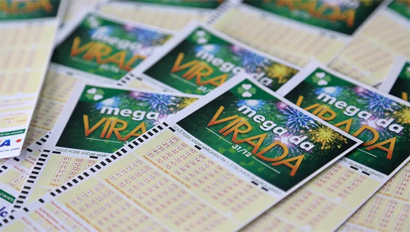 Imagem 1 -  Apostas para a Mega da Virada começam nesta quarta (16); prêmio é estimado em R$ 450 milhões. O prêmio do concurso especial de número 2.550 é o maior da história das Loterias CAIXA. O sorteio será realizado no dia 31 de dezembro. Como nos demais concursos especiais das Loterias CAIXA, o prêmio principal da Mega da Virada não acumula. Se não houver ganhadores na faixa principal, com acerto de 6 números, o prêmio será dividido entre os acertadores da 2ª faixa (com o acerto de 5 números) e assim por diante. O valor da aposta simples, com 6 números, custa R$ 4,50.