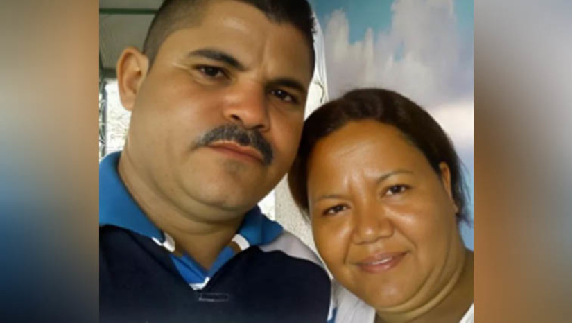 Imagem 1 -  Comerciante mata a ex-companheira a tiros e depois tira a própria vida, em Luís Gomes. O caso aconteceu por volta das 20h desta quarta-feira (16), no Centro do município. Segundo informações do delegado Hércules Freitas, José Ismael da Silva, de 45 anos, não aceitava o fim do relacionamento com Ana Jacinta da Silva, de 46 anos. O casal estava separado há cerca de 45 dias. Na noite de ontem, José se dirigiu até a casa da ex-companheira e a matou dentro da residência. Em seguida, foi até a rua onde fica localizado um bar de sua propridades e cometeu suicídio. Os corpos foram removidos para a sede do Itep de Pau dos Ferros.
