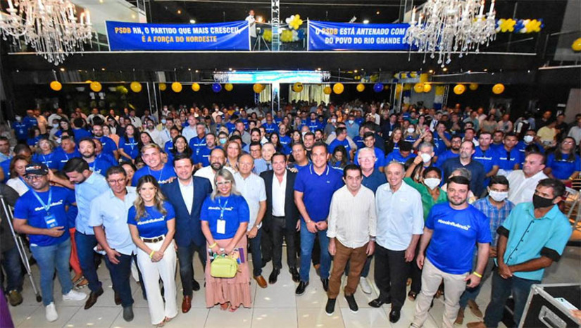 Imagem 1 - PSDB Nacional destaca Rio Grande do Norte com a maior bancada do Brasil. Depois das urnas abertas das Eleições 2022, a ala tucana potiguar conseguiu 31,21% dos votos para deputado, se destacando com o maior percentual de votos para as Assembleias Legislativas de todo Brasil. Foram eleitos 9 parlamentares, inclusive o presidente da sigla, Ezequiel Ferreira, que conseguiu a maior votação proporcional para estadual do partido, em todo país, com 3,76% dos votos. O segundo lugar foi para a deputada Mara Caseiro, com 3,48%, no Mato Grosso do Sul. Imagem 1 - PSDB Nacional destaca Rio Grande do Norte com a maior bancada do Brasil. Depois das urnas abertas das Eleições 2022, a ala tucana potiguar conseguiu 31,21% dos votos para deputado, se destacando com o maior percentual de votos para as Assembleias Legislativas de todo Brasil. Foram eleitos 9 parlamentares, inclusive o presidente da sigla, Ezequiel Ferreira, que conseguiu a maior votação proporcional para estadual do partido, em todo país, com 3,76% dos votos. O segundo lugar foi para a deputada Mara Caseiro, com 3,48%, no Mato Grosso do Sul.