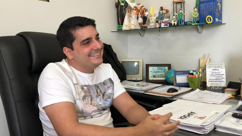 Imagem 1 -  O prefeito Alan Silveira disse ao MOSSORÓ HOJE que num primeiro momento serão editados 3 mil exemplares e distribuídos com os alunos da rede municipal de ensino. As edições vão detalhar as principais potencialidades do município, tanto econômicas, sociais e culturais e o gestor espera está entregando aos alunos até metade do ano que vem