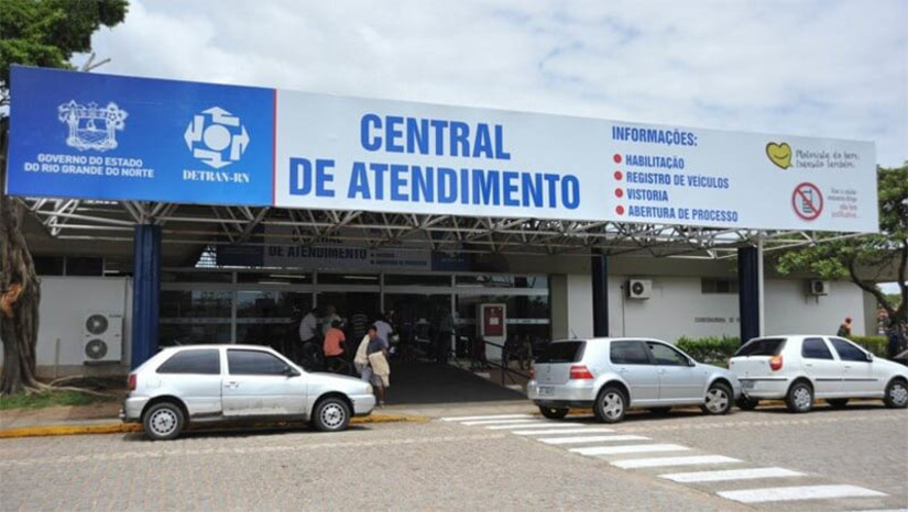 Imagem 1 - Detran/RN alerta sobre golpe via e-mail com notificações falsas e links. O órgão reforçou que somente entra em contato por e-mail em caso de agendamento ou cancelamento de serviços agendados e que não envia links sobre seleção de usuários para o programa CNH Popular (CNH Social), bloqueio de CNH, infração de trânsito, solicitação de dados, entre outros. Orienta que ao receber algo do tipo, o usuário, além de não clicar no link ou repassar informações, exclua imediatamente o e-mail, para evitar o acesso de terceiros a dados pessoais. Imagem 1 - Detran/RN alerta sobre golpe via e-mail com notificações falsas e links. O órgão reforçou que somente entra em contato por e-mail em caso de agendamento ou cancelamento de serviços agendados e que não envia links sobre seleção de usuários para o programa CNH Popular (CNH Social), bloqueio de CNH, infração de trânsito, solicitação de dados, entre outros. Orienta que ao receber algo do tipo, o usuário, além de não clicar no link ou repassar informações, exclua imediatamente o e-mail, para evitar o acesso de terceiros a dados pessoais.