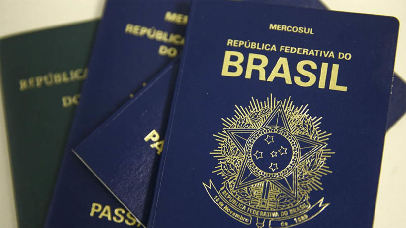 Imagem 1 -  A Polícia Federal informou, durante o final de semana, que a emissão de passaportes está suspensa por “insuficiência do orçamento destinado às atividades de controle migratório e emissão de documentos de viagem”. No entanto, aqueles que precisarem do passaporte de emergência, ainda poderão receber o documento. “O passaporte de emergência será concedido àquele que, tendo satisfeito as exigências para concessão de passaporte, necessite do documento de viagem com urgência e não possa comprovadamente aguardar o prazo de entrega”, explica a PF; veja quais são os casos em que o documento pode ser emitido.
