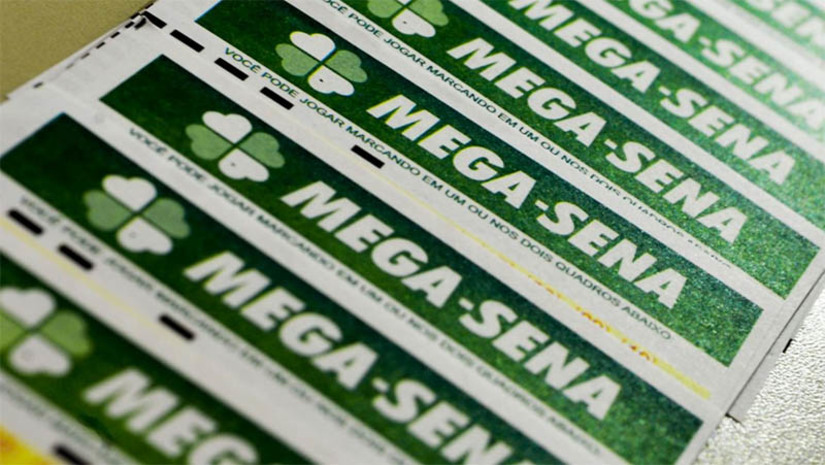 Imagem 1 - Caixa sorteia hoje prêmio de R$ 46 milhões; sorteio é o primeiro da Mega-Semana da República. Esta semana a Mega-Sena terá um sorteio extra, com concursos nesta terça (22), quinta (24) e sábado (26). O sorteio do concurso 2541 será realizado a partir das 20h (horário de Brasília), no Espaço da Sorte, localizado em São Paulo (SP). Caso apenas um apostador leve o prêmio desta terça e aplique os R$ 46 milhões na Poupança da CAIXA, receberá R$ 312 mil de rendimento no primeiro mês. Se preferir investir em automóveis, o valor será suficiente para adquirir uma frota de 467 carros ao custo de R$ 98 mil cada. Imagem 1 - Caixa sorteia hoje prêmio de R$ 46 milhões; sorteio é o primeiro da Mega-Semana da República. Esta semana a Mega-Sena terá um sorteio extra, com concursos nesta terça (22), quinta (24) e sábado (26). O sorteio do concurso 2541 será realizado a partir das 20h (horário de Brasília), no Espaço da Sorte, localizado em São Paulo (SP). Caso apenas um apostador leve o prêmio desta terça e aplique os R$ 46 milhões na Poupança da CAIXA, receberá R$ 312 mil de rendimento no primeiro mês. Se preferir investir em automóveis, o valor será suficiente para adquirir uma frota de 467 carros ao custo de R$ 98 mil cada.