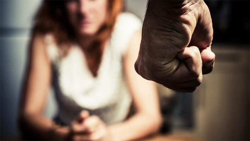 Imagem 1 - Autor de violência doméstica e familiar em Mossoró terá que pagar custos de saúde da vítima. O projeto de lei, de autoria do vereador Lawrence Amorim (Solidariedade), foi aprovado nesta terça-feira (22), na Câmara, e encaminhado para virar lei municipal. Segundo o texto aprovado, o agressor terá que ressarcir cofre municipal, quando despesa de saúde for via SUS. Aprovado por unanimidade, o projeto também estabelece que o órgão competente deverá regulamentar a lei, respeitando a legislação pertinente. A regulamentação definirá procedimentos para aplicação da norma jurídica. Imagem 1 - Autor de violência doméstica e familiar em Mossoró terá que pagar custos de saúde da vítima. O projeto de lei, de autoria do vereador Lawrence Amorim (Solidariedade), foi aprovado nesta terça-feira (22), na Câmara, e encaminhado para virar lei municipal. Segundo o texto aprovado, o agressor terá que ressarcir cofre municipal, quando despesa de saúde for via SUS. Aprovado por unanimidade, o projeto também estabelece que o órgão competente deverá regulamentar a lei, respeitando a legislação pertinente. A regulamentação definirá procedimentos para aplicação da norma jurídica.