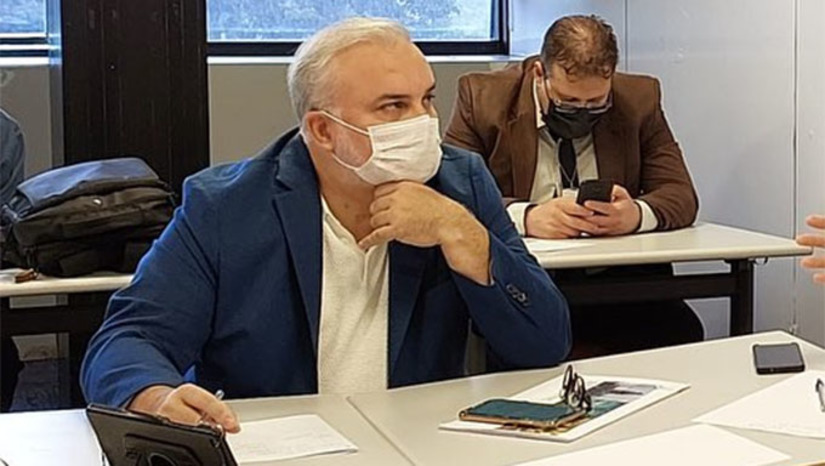 Imagem 1 - Não compete às petroleiras estipular uma política de preços, e isso é o que acontece na maior parte dos países. Interpretar essa fala como uma sinalização de tabelamento de preços da Petrobras é irresponsável. Aproveito para reiterar que não faz sentido pensar a Petrobras como uma vaca leiteira de dividendos. É preciso investir em transição energética e desenvolvimento tecnológico, além da própria reposição de reservas (não renováveis). Imagem 1 - Não compete às petroleiras estipular uma política de preços, e isso é o que acontece na maior parte dos países. Interpretar essa fala como uma sinalização de tabelamento de preços da Petrobras é irresponsável. Aproveito para reiterar que não faz sentido pensar a Petrobras como uma vaca leiteira de dividendos. É preciso investir em transição energética e desenvolvimento tecnológico, além da própria reposição de reservas (não renováveis).