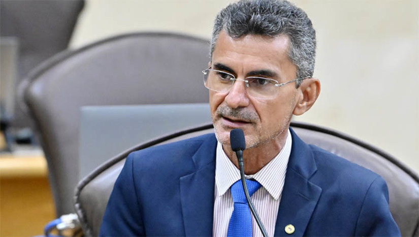 Imagem 1 -  Deputado critica corte de recurso para carros-pipa por parte do Governo Federal. “Houve o corte dos recursos para carros-pipa logo após o segundo turno da eleição presidencial. Mas estamos em crise no abastecimento, que vai afetar as comunidades rurais do sertão do nosso nordeste brasileiro, pois muitos dependem quase que exclusivamente dos carros-pipa”, disse Francisco do PT, que informou que já apresentou requerimento para que o programa seja retomado. “O novo governo só assume em primeiro de janeiro e a operação não pode ser comprometida”.
