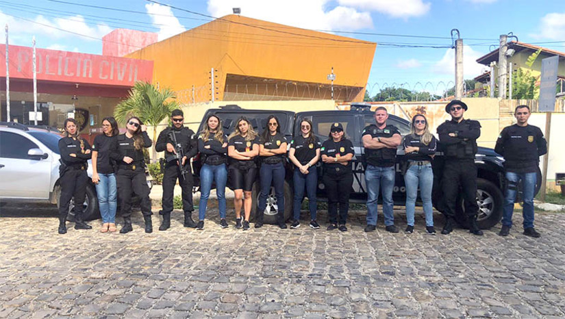 Imagem 1 -  DEAM Mossoró prende duas pessoas e cumpre mandados de busca e apreensão em Mossoró. A Operação “Inconformados”, cuja segunda fase foi deflagrada na manhã desta sexta-feira (25), cumpriu mandados de prisão, emitidos pelo poder judiciário, por descumprimento de medida protetiva, bem como um mandado de busca e apreensão de arma de fogo e equipamentos eletrônicos. Ao todo, três homens foram presos em Mossoró nas duas fases da operação. Eles foram encaminhados para a Cadeia Pública, onde ficarão à disposição da justiça.