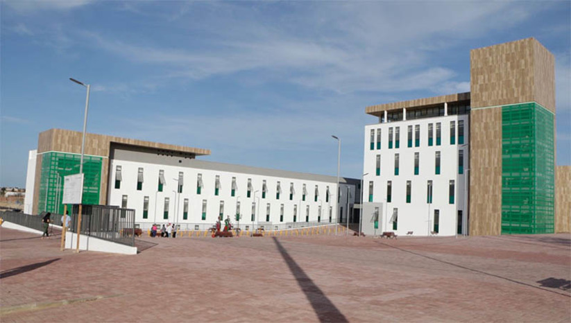 Imagem 1 -  Governo do RN assina contratos que totalizam mais de R$ 2,5 milhões para equipar Hospital da Mulher. O secretário de Infraestrutura e coordenador do Governo Cidadão, Gustavo Coelho, assinou contrato de aquisição de computadores, cadeiras, longarinas, sofás, bancos, beliches, mesas e armários. Os itens irão equipar os diversos setores do hospital, que será a maior unidade de saúde pública do Rio Grande do Norte. A previsão é que o Hospital da Mulher seja inaugurado no dia 31 de dezembro e já comece a funcionar com atendimento ambulatorial.