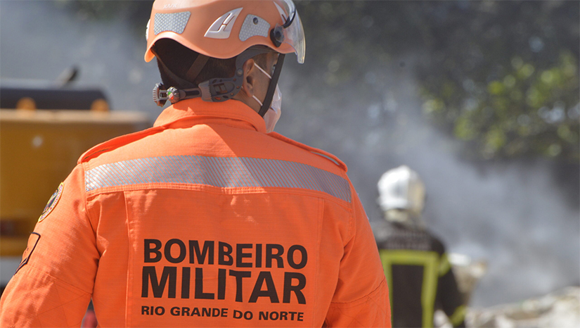 Imagem 1 -  Inscrições para o concurso do Corpo de Bombeiros Militar do RN vão até 30 de novembro . Serão 102 vagas para o cargo de soldado e duas vagas para o quadro de Oficial da Saúde, sendo especificamente para médicos, das especialidades de psiquiatria e cardiologia. As provas objetivas e dissertativas serão realizadas no dia 8 de janeiro de 2023. As inscrições iniciaram no dia 31 de outubro e se encerram às 23h59 desta quarta-feira (30). Os contratados para o cargo de Soldado são remunerados com o valor de R$ 3.929,01. Os futuros nomeados ainda possuem assistência clínica médica e odontológica. Já a remuneração para o cargo de Oficial é no valor de R$ 10.804,77.
