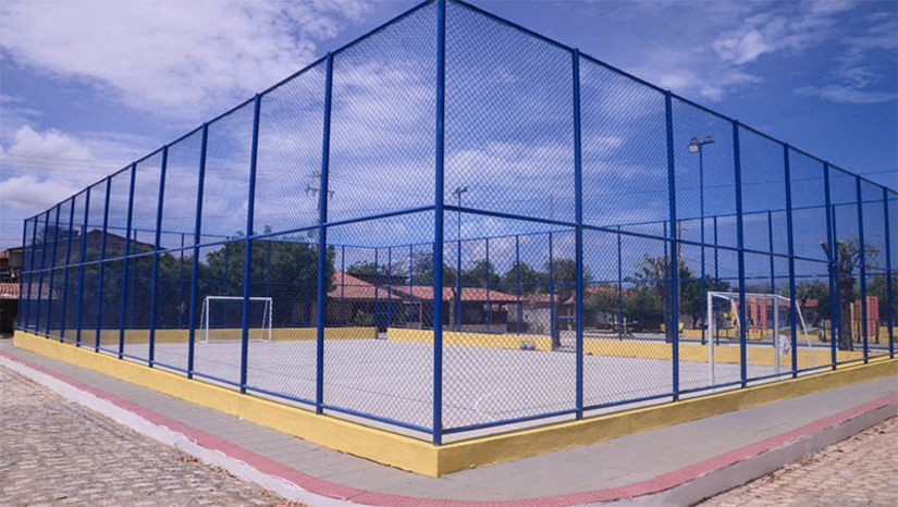 Imagem 1 -  Com investimento de cerca de R$ 350 mil, praça de Passagem de Pedra será entregue hoje (30). A solenidade de entrega dos novos espaços da Praça Pedro Vieira da Costa acontece a partir das 17h. As obras no equipamento público atendem a reivindicações da população da comunidade rural que esperava há muitos anos pela reforma. A revitalização da praça proporcionará à comunidade mais qualidade no convívio social, segurança e acessibilidade.