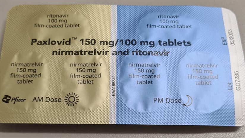 Imagem 1 -  Medicamento usado no tratamento contra Covid-19 começa a ser distribuído aos municípios do RN. O Paxlovid foi aprovado para uso emergencial pela Agência Nacional de Vigilância Sanitária (Anvisa), em março deste ano. No dia 21 deste mês a agência também aprovou  a venda deste para farmácias e hospitais particulares do país. O estado recebeu do Ministério da Saúde um total de 22.500 comprimidos, que poderão ser utilizados para 750 tratamentos em adultos que não requerem oxigênio suplementar, mas que apresentam risco aumentado de progressão para Covid-19 grave. O medicamento deve ser administrado após resultados positivos de teste viral direto de SARS-CoV-2, e no prazo máximo de 5 dias após o início dos sintomas.