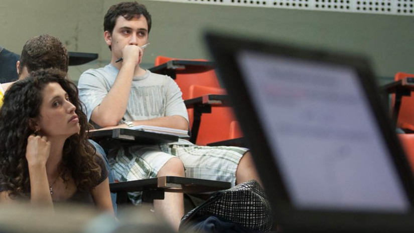 Imagem 1 -  MEC está com inscrições abertas para 250 bolsas de estudos na Hungria. As vagas são para cursos de graduação e pós-graduação stricto sensu (mestrado e doutorado), para o período letivo 2023/2024 no país europeu. As inscrições são gratuitas e devem ser feitas pela internet, por meio do site do Sicapes, até as 17h do dia 12 de dezembro de 2022. A oferta de bolsas de estudo faz parte do programa Stipendium Hungaricum.  