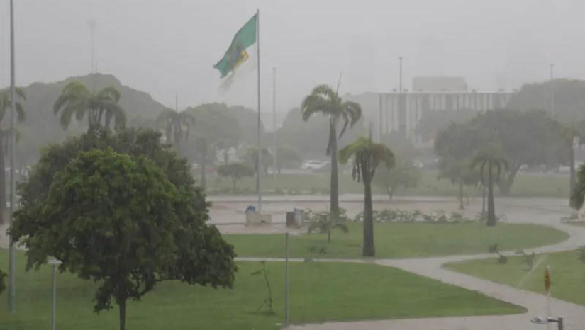 Imagem 1 - RN deve ter volume de chuvas de normal a acima do normal no próximo semestre. Dados do Sistema de Monitoramento Hidrometereológico da Empresa de Pesquisa Agropecuária do Rio Grande do Norte (Emparn) registram tendência do Fenômeno La Niña com o esfriamento das águas do oceano Pacífico, na faixa equatorial e o aquecimento do oceano Atlântico associado a atuação de sistemas metereológicos. Essas condições são determinantes para a formação e ocorrência de chuvas. Imagem 1 - RN deve ter volume de chuvas de normal a acima do normal no próximo semestre. Dados do Sistema de Monitoramento Hidrometereológico da Empresa de Pesquisa Agropecuária do Rio Grande do Norte (Emparn) registram tendência do Fenômeno La Niña com o esfriamento das águas do oceano Pacífico, na faixa equatorial e o aquecimento do oceano Atlântico associado a atuação de sistemas metereológicos. Essas condições são determinantes para a formação e ocorrência de chuvas.