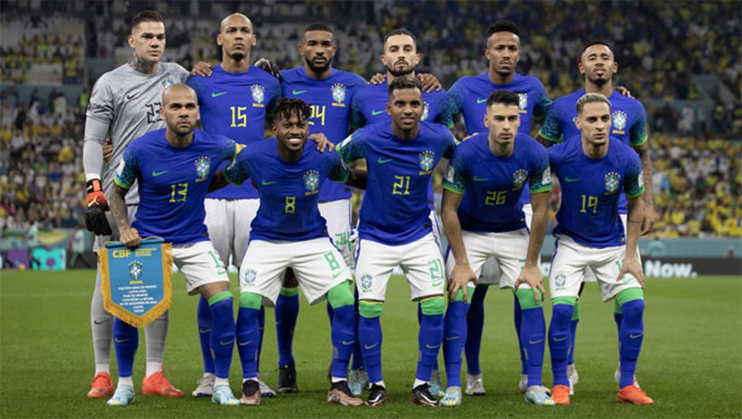 Imagem 1 - Com gol nos minutos finais, Seleção brasileira reserva é superada por Camarões no último jogo da fase de grupos. Canarinho avança em primeiro e vai encarar a Coreia do Sul nas oitavas, às 16 horas de segunda-feira, dia 5. Confira os confrontos das Oitavas de Final da Copa do Qatar (Foto: Lucas Figueiredo/CBF) Imagem 1 - Com gol nos minutos finais, Seleção brasileira reserva é superada por Camarões no último jogo da fase de grupos. Canarinho avança em primeiro e vai encarar a Coreia do Sul nas oitavas, às 16 horas de segunda-feira, dia 5. Confira os confrontos das Oitavas de Final da Copa do Qatar (Foto: Lucas Figueiredo/CBF)