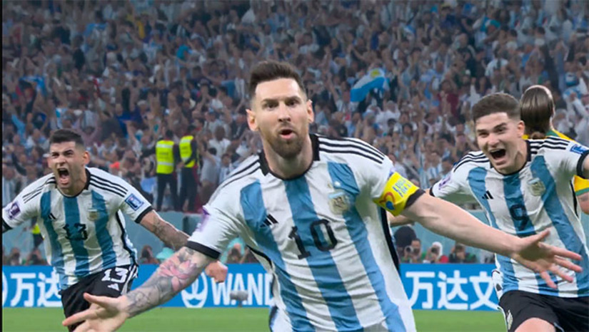 Imagem 1 -  Durante praticamente os primeiros 80 minutos de jogo, a Argentina pareceu ter o controle do duelo de oitavas de final da Copa do Mundo do Catar diante da Austrália, no Estádio Ahmad Bin Ali neste sábado (3). Abriu 2 a 0 e não corria grandes riscos. Porém, dali em diante viveu momentos dramáticos até garantir a classificação por 2 a 1. A seleção sul-americana passou por um pequeno sufoco até literalmente o último lance, quando o goleiro Emiliano Martínez fez grande defesa em chute de Kuol à queima-roupa. Agora, tem encontro marcado com a Holanda na próxima sexta-feira (9) pelas quartas de final.